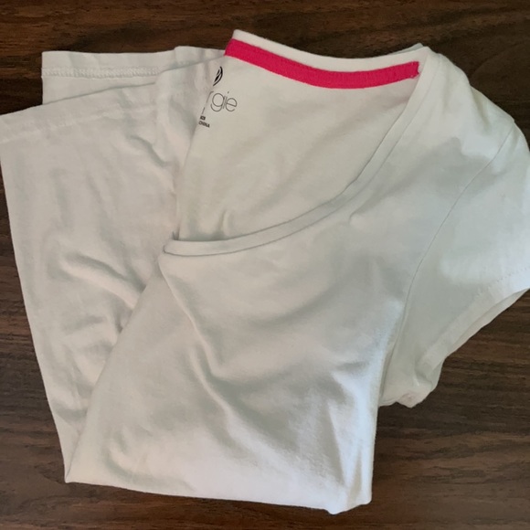 Plain White Tee - Picture 5 of 5